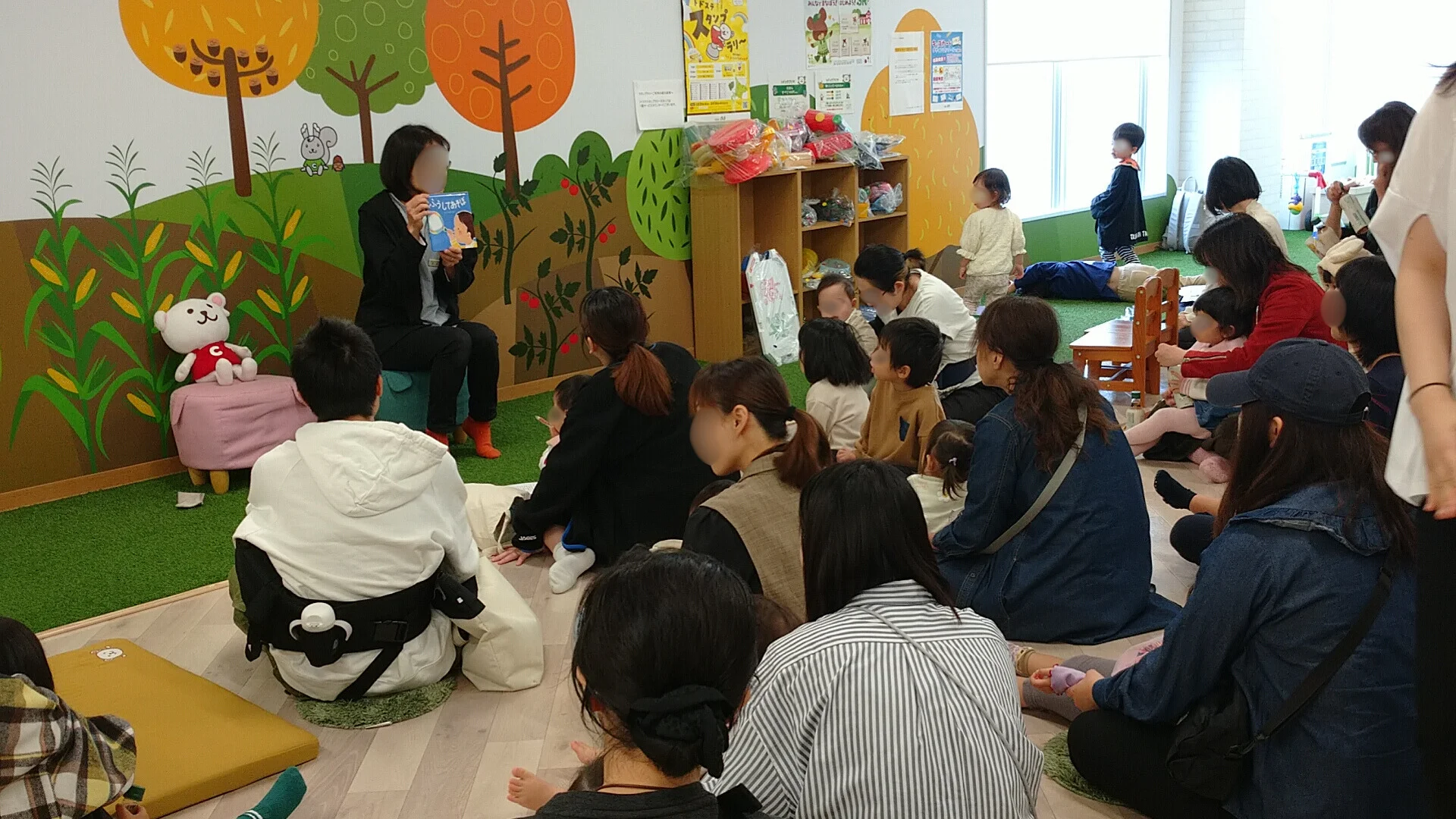 コープさっぽろ実店舗でのよみきかせ会の様子